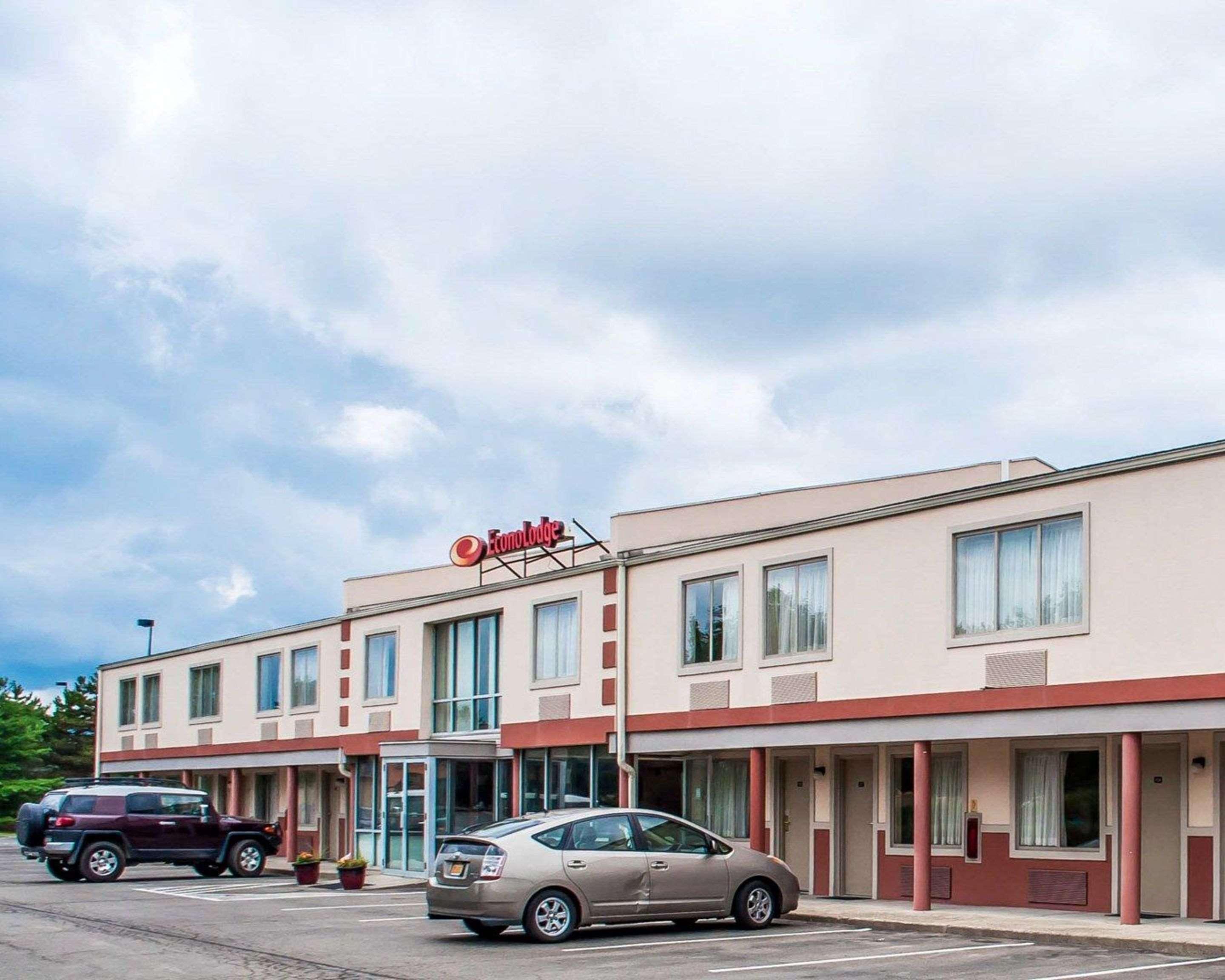 Econo Lodge Elmira-Corning Fisherville Exteriör bild