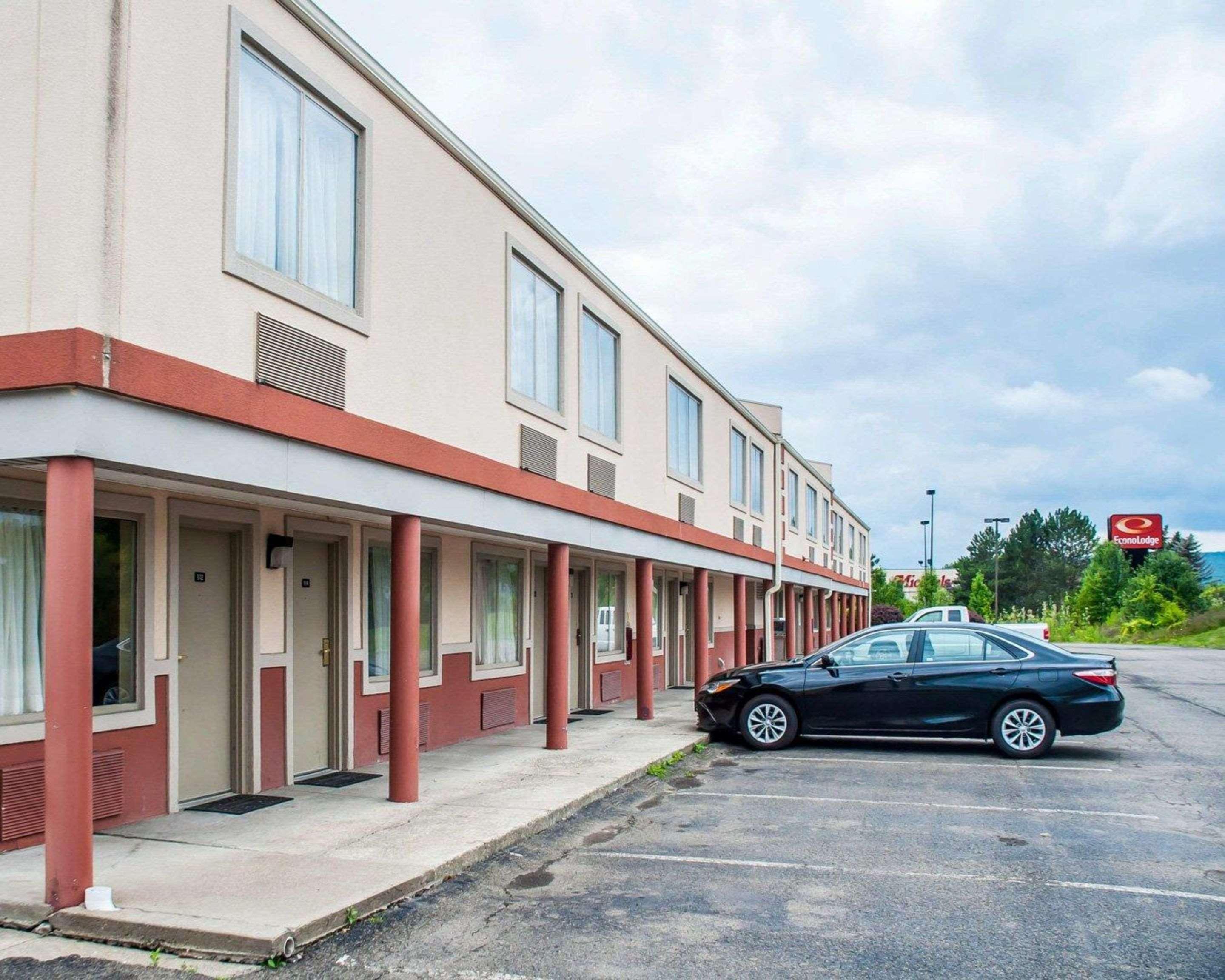 Econo Lodge Elmira-Corning Fisherville Exteriör bild
