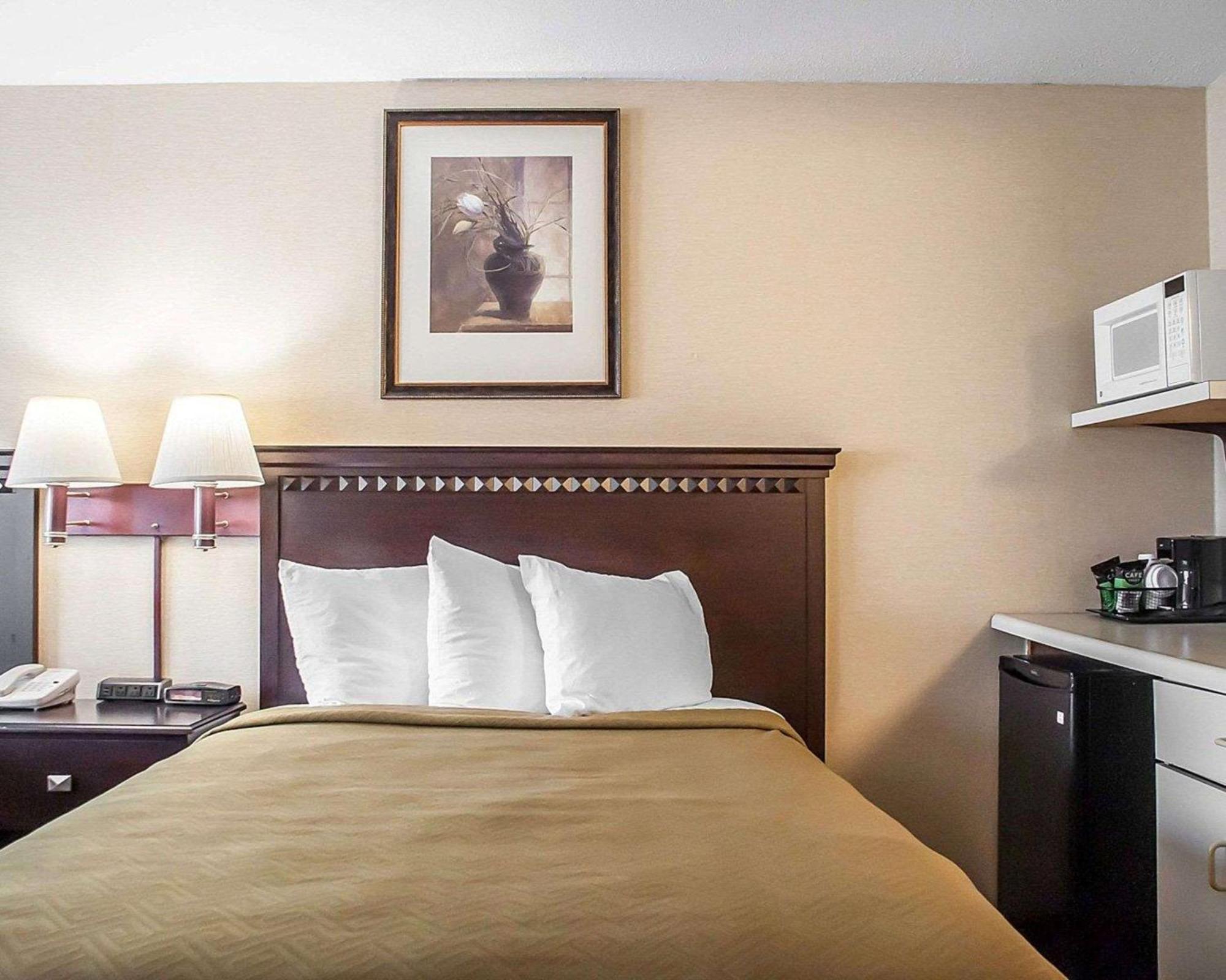 Econo Lodge Elmira-Corning Fisherville Exteriör bild
