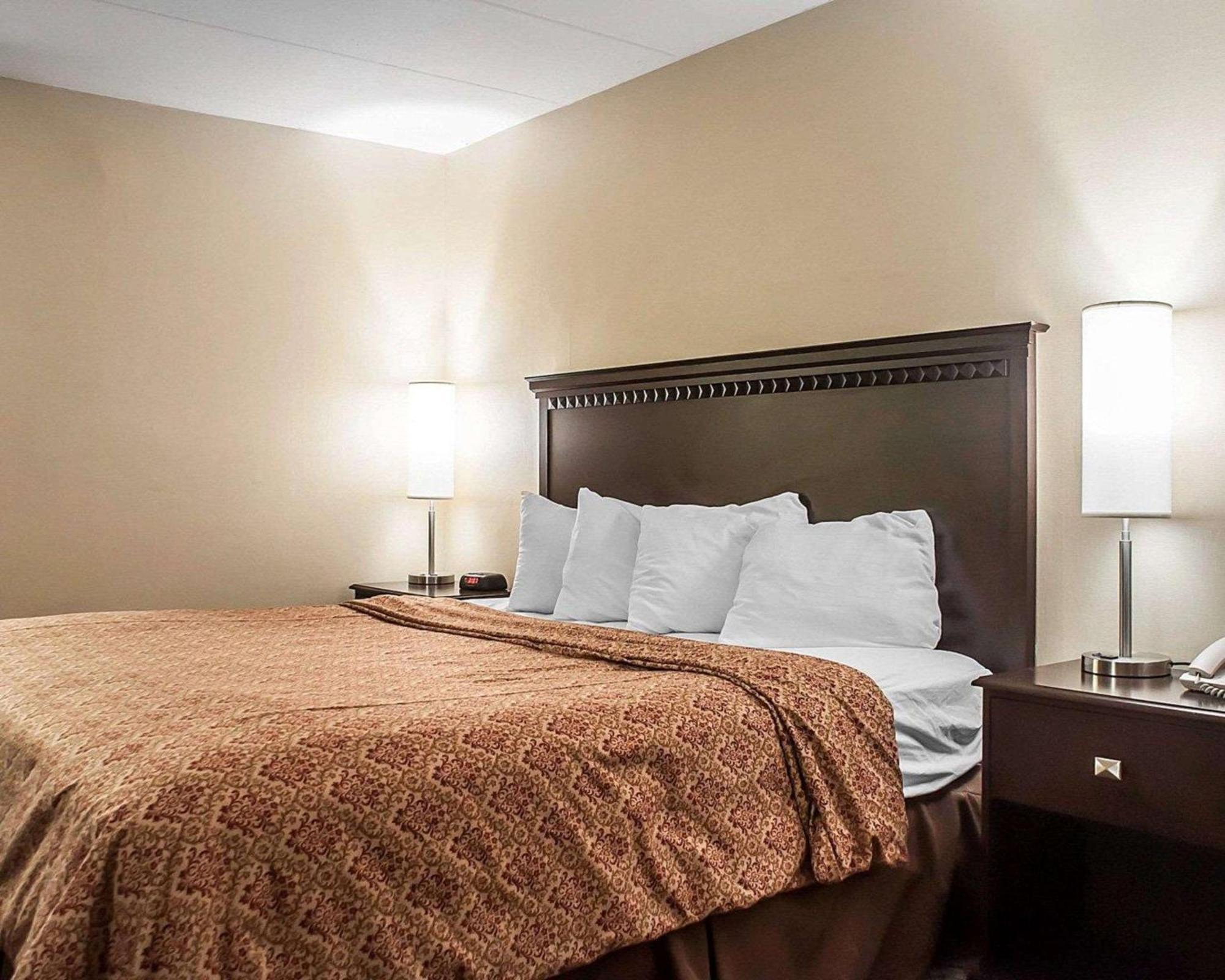 Econo Lodge Elmira-Corning Fisherville Exteriör bild