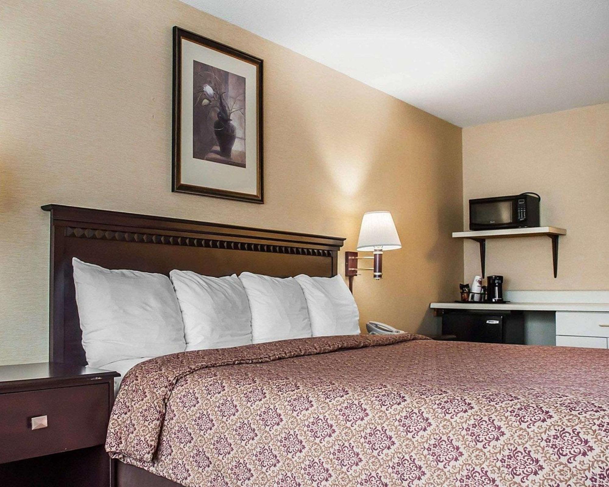 Econo Lodge Elmira-Corning Fisherville Exteriör bild