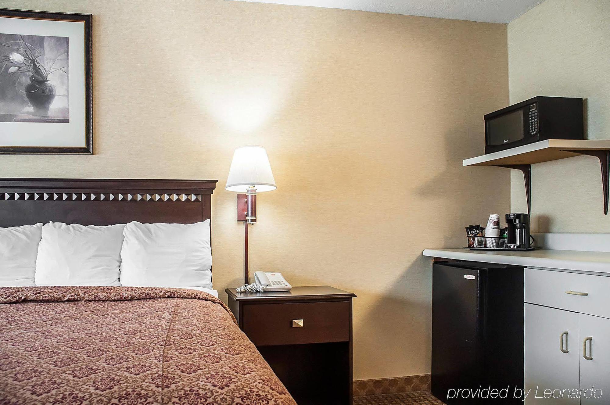 Econo Lodge Elmira-Corning Fisherville Exteriör bild