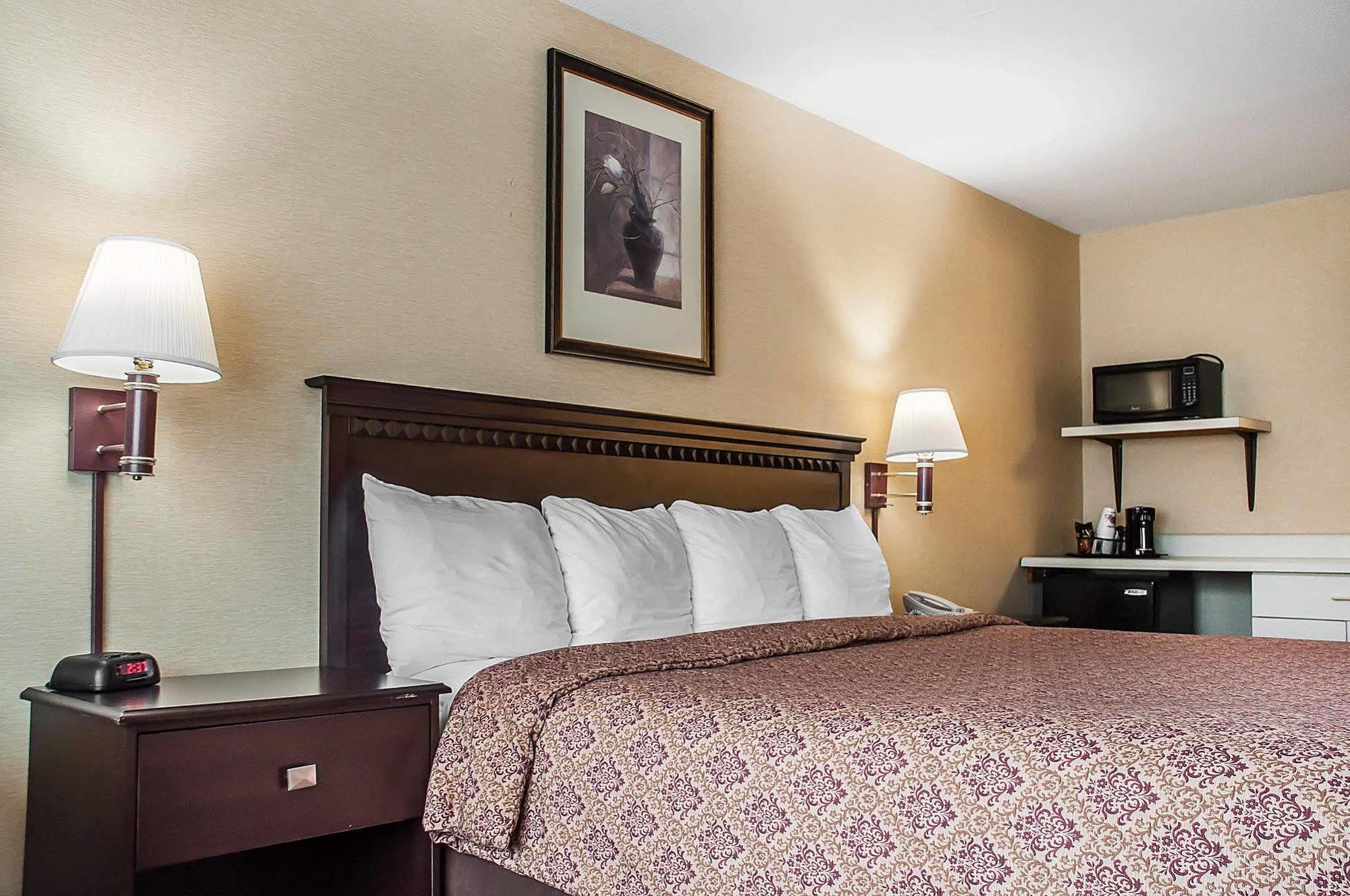 Econo Lodge Elmira-Corning Fisherville Exteriör bild